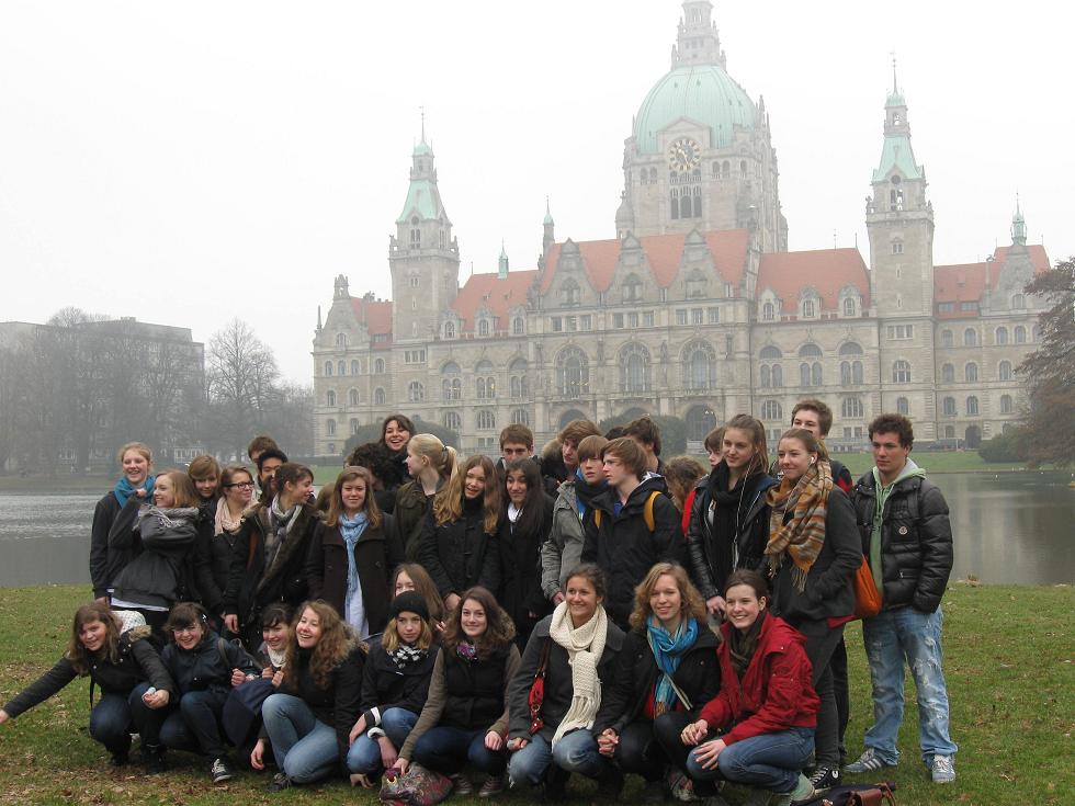 Le groupe devant l'hôtel de ville